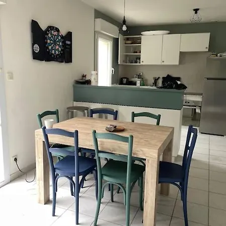 Дом отдыха Maison Avec Jacuzzi Proche Des Plages Le Bernard